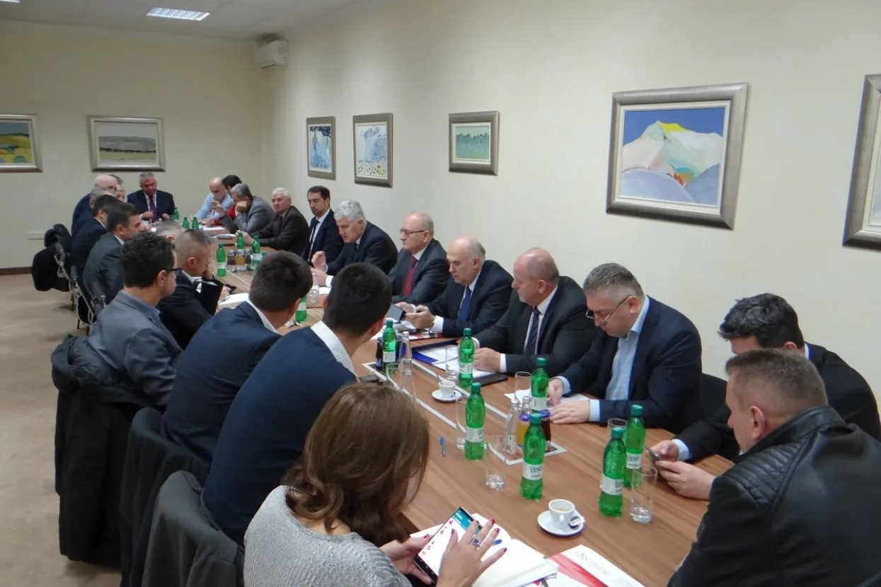 Zbog zbivanja u RS-u sazvati izvanrednu sjednicu Predsjedništva HNS-a BiH